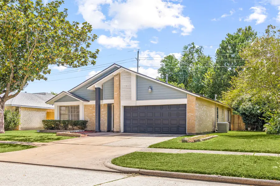 5831 Longforest Drive, Houston, TX 77088 - Image #2