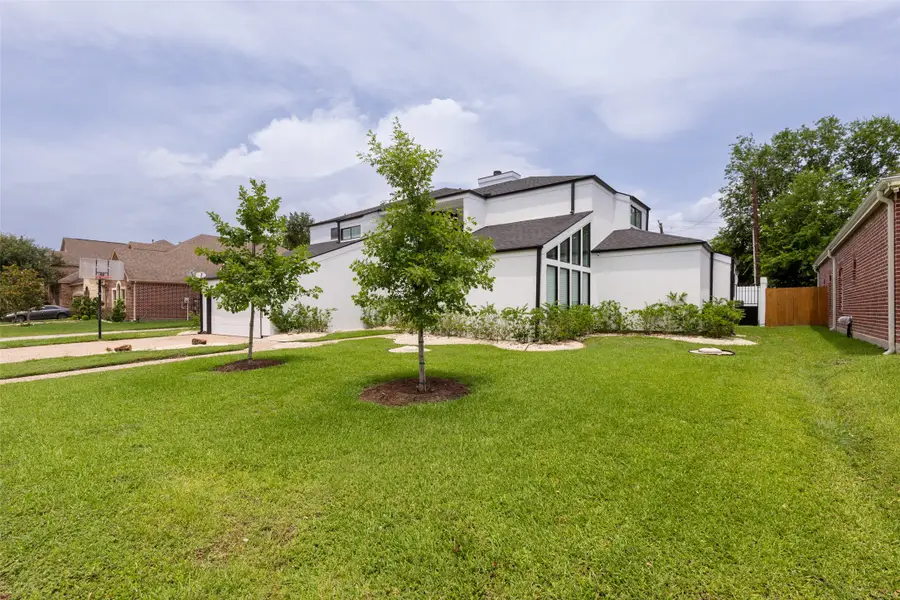 12203 Ashley Circle Drive E, Houston, TX 77071 - Image #3