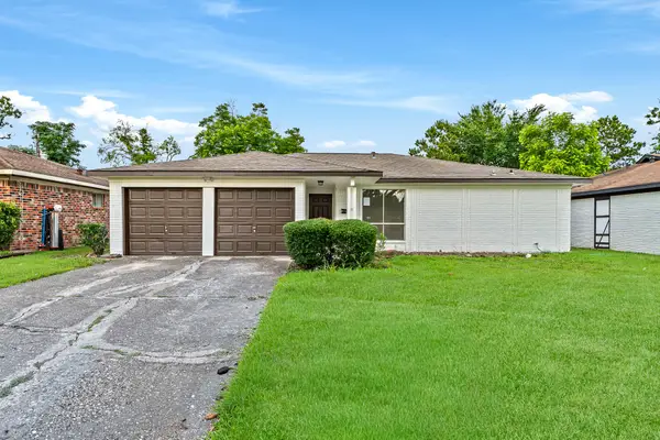 11823 S Willow Circle, Houston, TX 77071