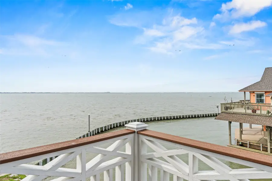 107 Gulf Drive, Tiki Island, TX 77554 - #2