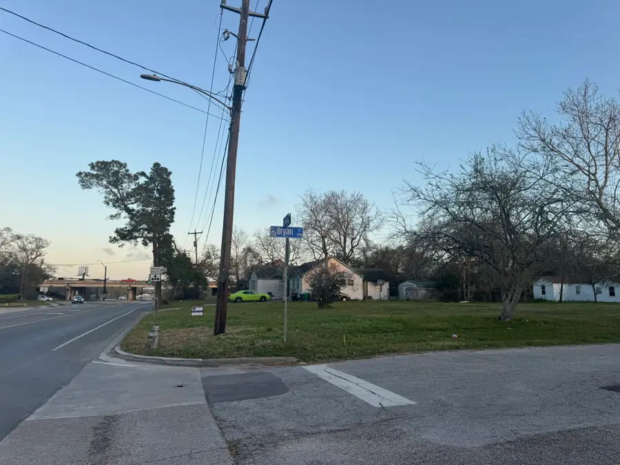 1921 W Main Street, Baytown, TX 77520 - #2