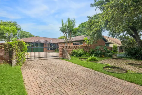 5418 Queensloch Drive, Houston, TX 77096