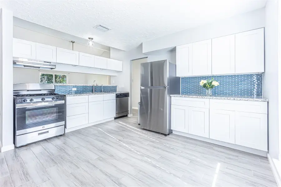 1010 Woodbridge Avenue, Pearland, TX 77584 - Image #2