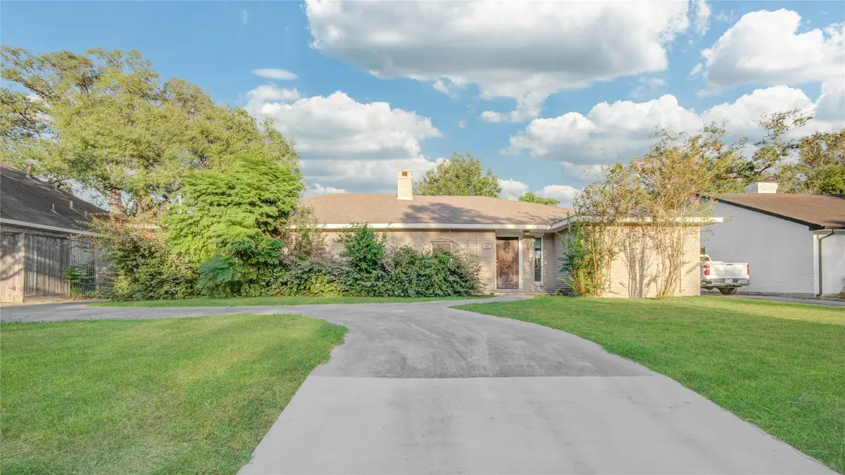 11007 Hillcroft Avenue, Houston, TX 77096 - Image #1