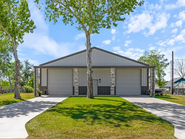 174 County Road 243, Bay City, TX 77414
