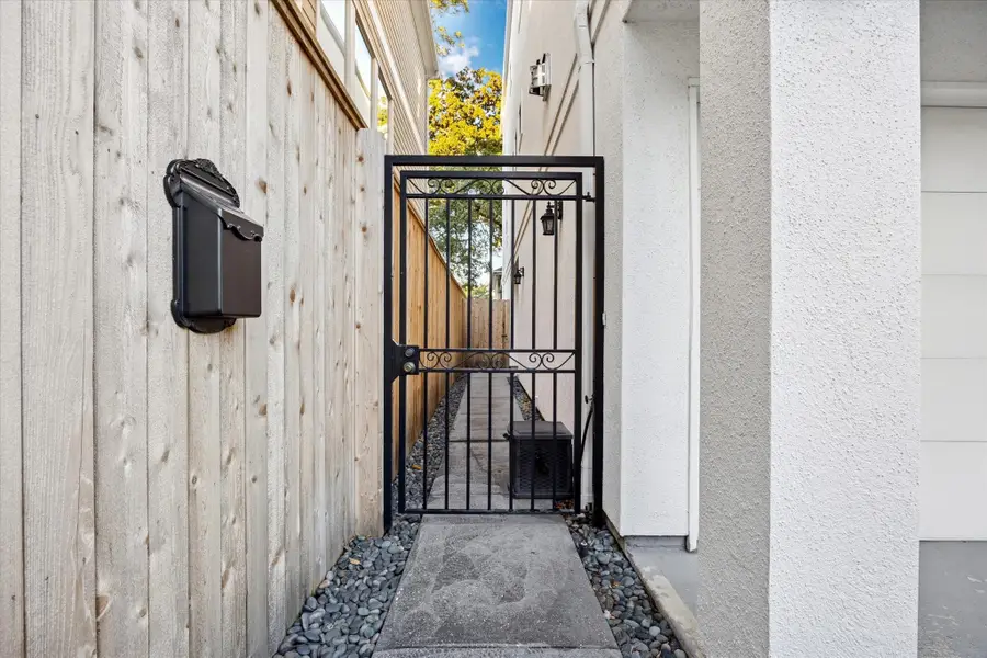 303 Birdsall Street #A, Houston, TX 77007 - Image #2