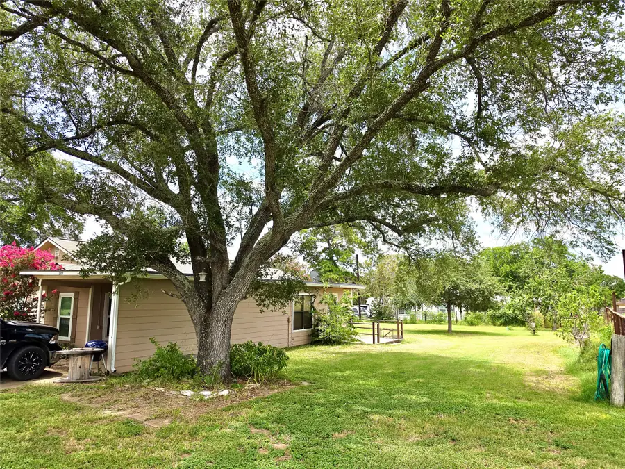 307 5th St Street, Sutherland Springs, TX 78161 - #2