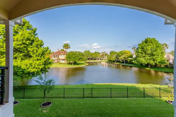 14 Lake Mist Court, Sugar Land, TX 77479