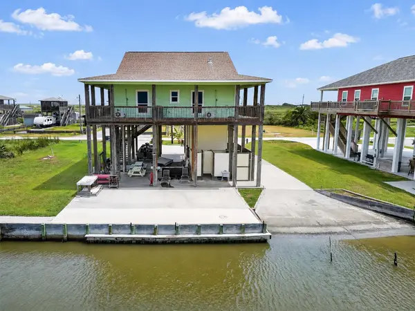 1111 Mabry Street, Gilchrist, TX 77617