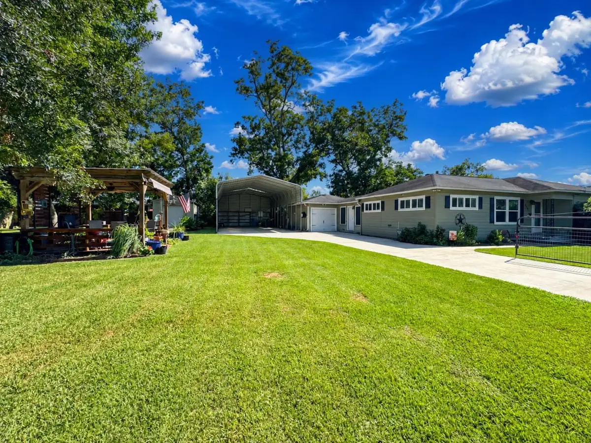 4435 11th Street, Bacliff, TX 77518 - #1