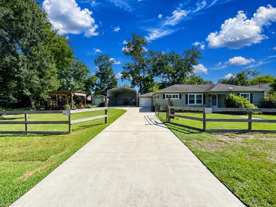 4435 11th Street, Bacliff, TX 77518 - #3