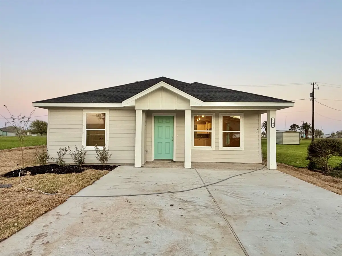 1105 W Bayshore Drive, Palacios, TX 77465 - Image #1