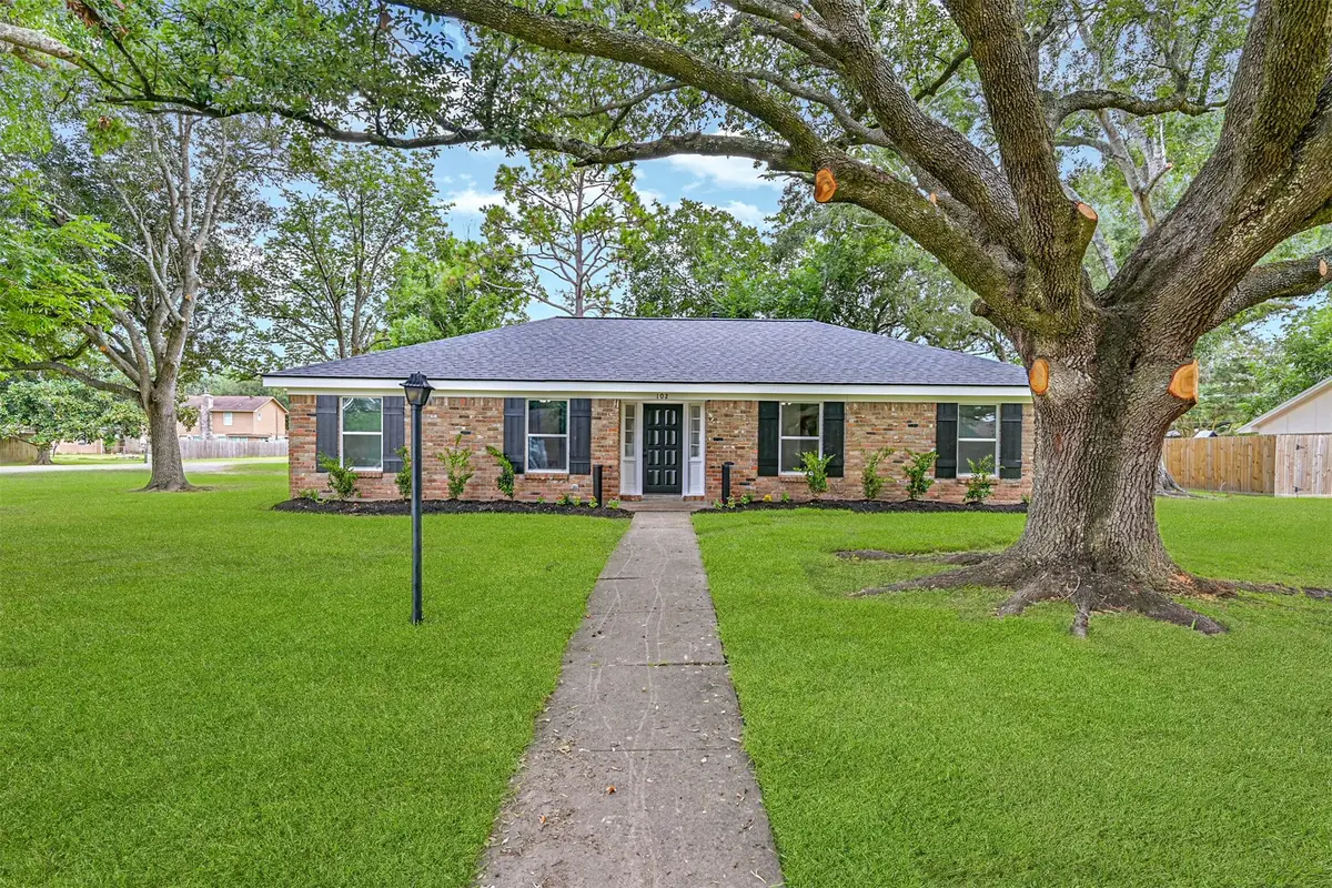 102 E Wildwinn Dr Drive, Alvin, TX 77511 - Image #1