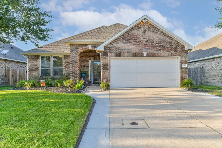 3050 Crape Myrtle Bend Lane, Dickinson, TX 77539 - Image #2