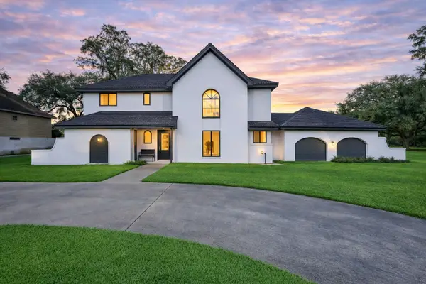 2253 River Valley Drive, West Columbia, TX 77486