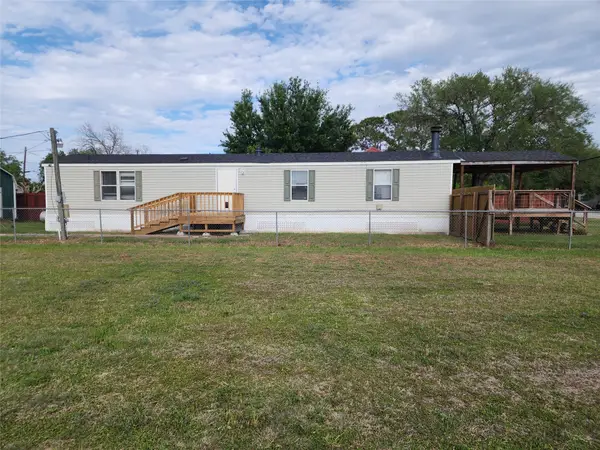 502 Magnusson Ave, Palacios, TX 77465