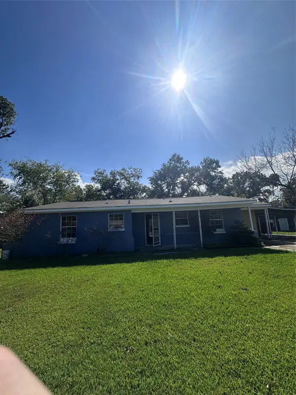 108 Yaupon Drive, Baytown, TX 77520