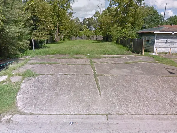 5225 Chennault Road, Houston, TX 77033