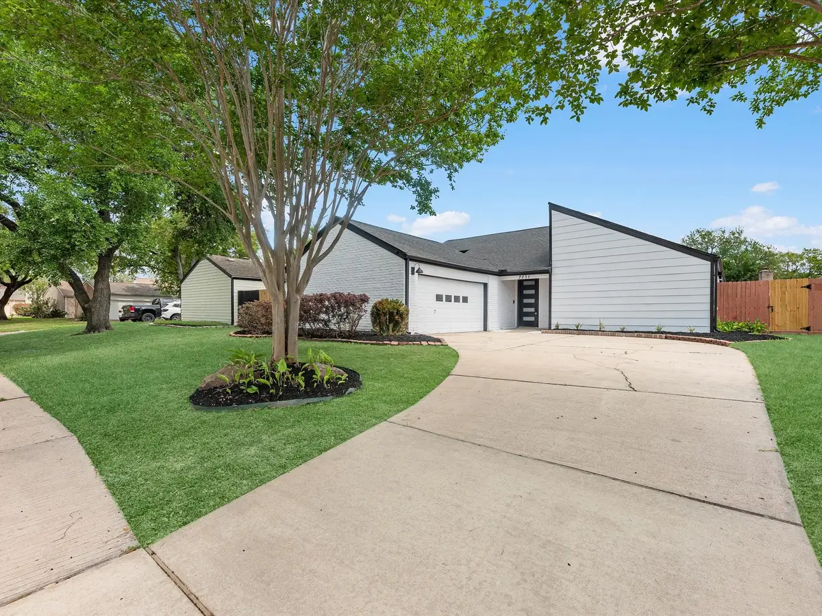 2231 Round Lake Dr, Houston, TX 77077 - #1