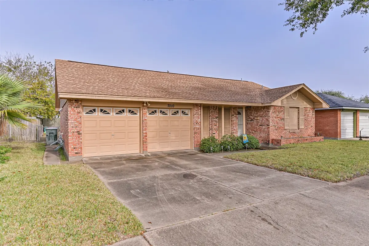 7010 Yucca Drive, Galveston, TX 77551 - Image #1