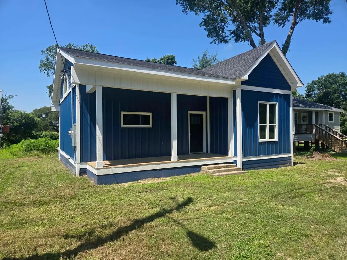 401 W A Street, Eagle Lake, TX 77434 - #1
