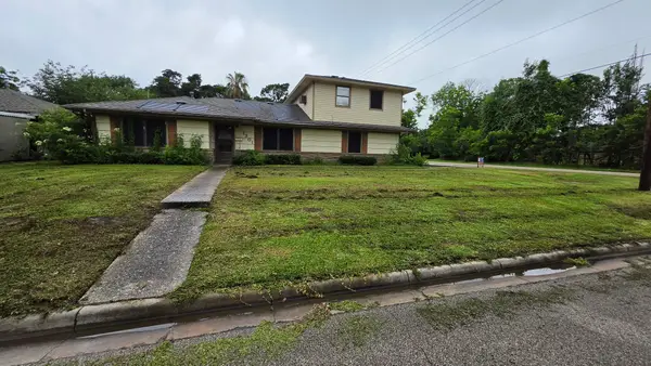1301 Olive Street, Baytown, TX 77520
