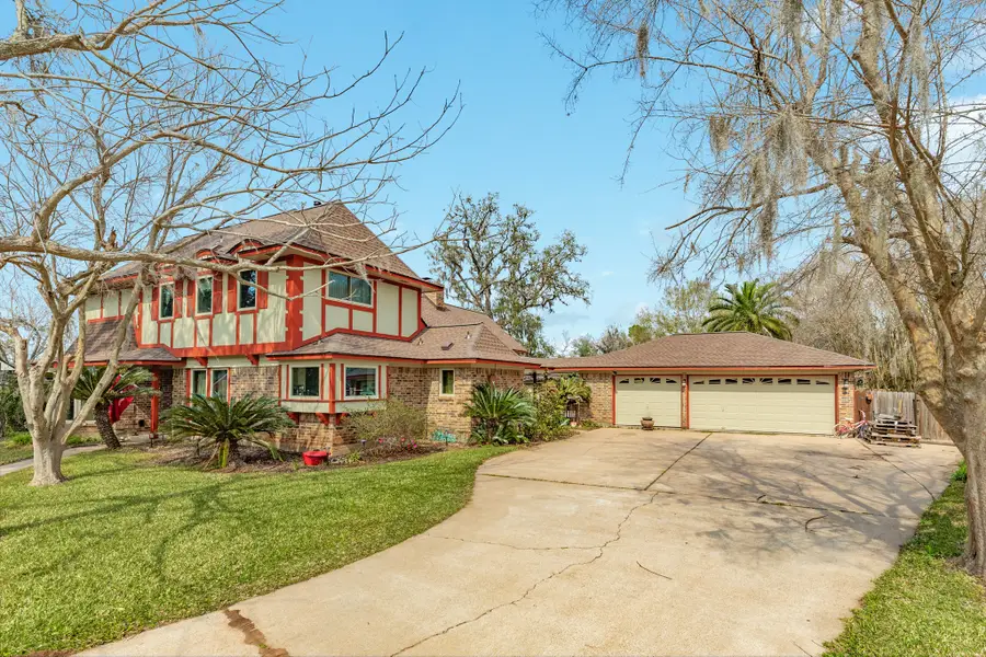 304 Arrowwood Street, Lake Jackson, TX 77566 - #3