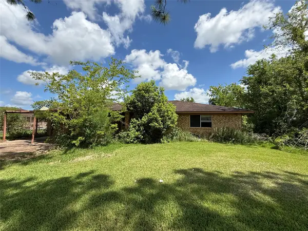 409 County Road 243, Angleton, TX 77515