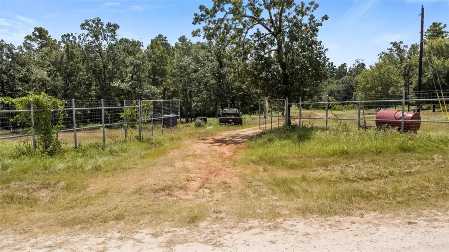 235 Flynt Road, Huntsville, TX 77320 - Image #3