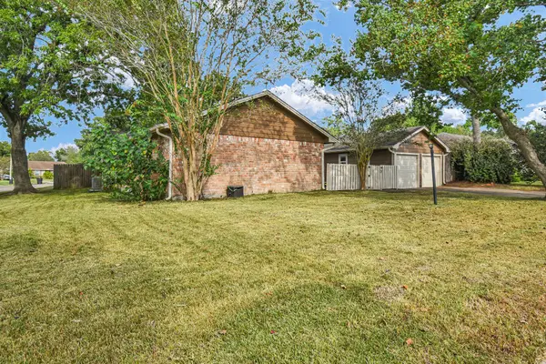 16103 Tibet Road, Friendswood, TX 77546