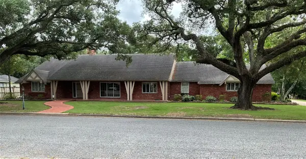 2310 Oak Drive, Bay City, TX 77414