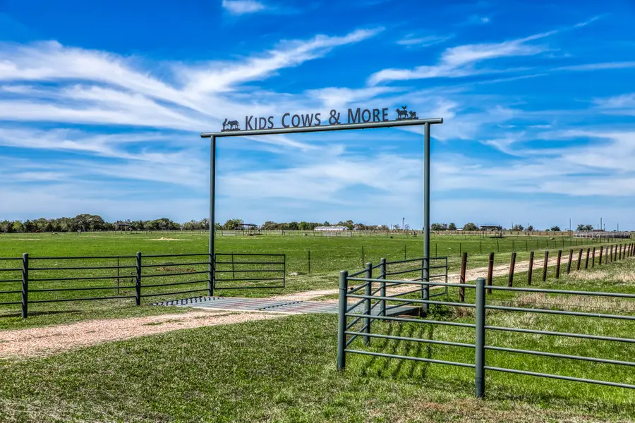 3235 E I-10 Frontage Rd, Schulenburg, TX 78956 - #3