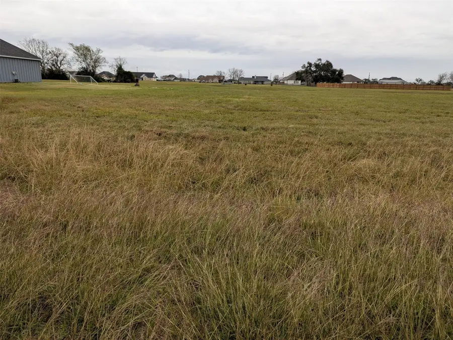 861 Longhorn Trail, Angleton, TX 77515 - Image #2