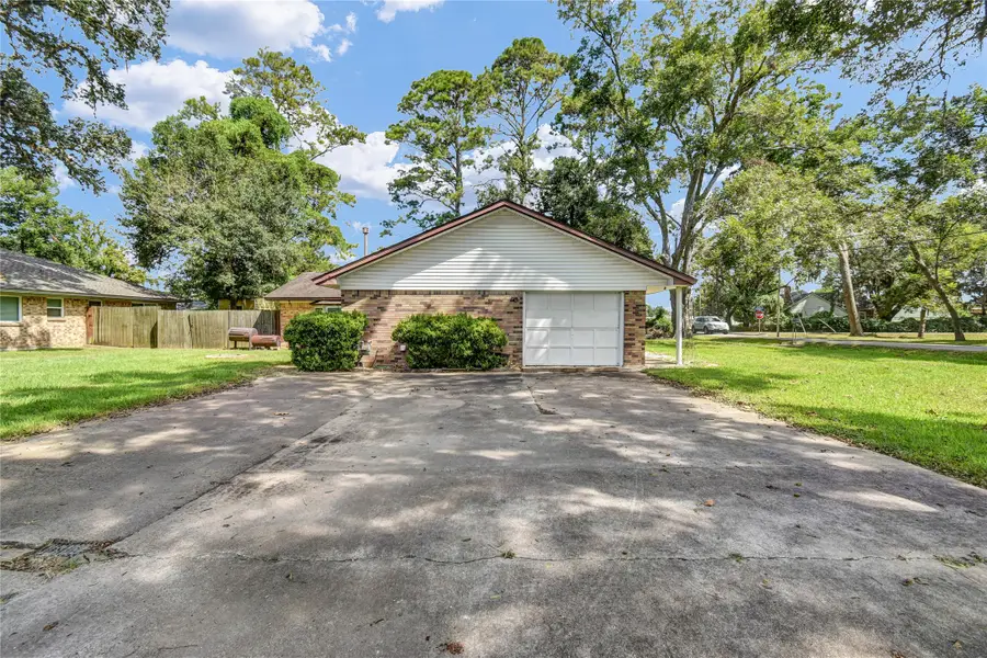 404 S 14th Street, West Columbia, TX 77486 - #3