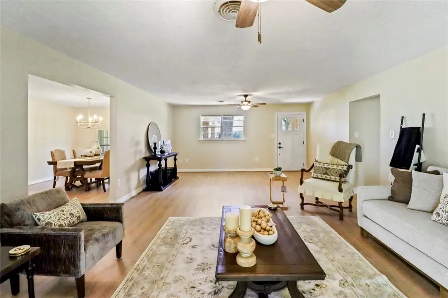 307 Avenue G, Brazoria, TX 77422 - Image #2