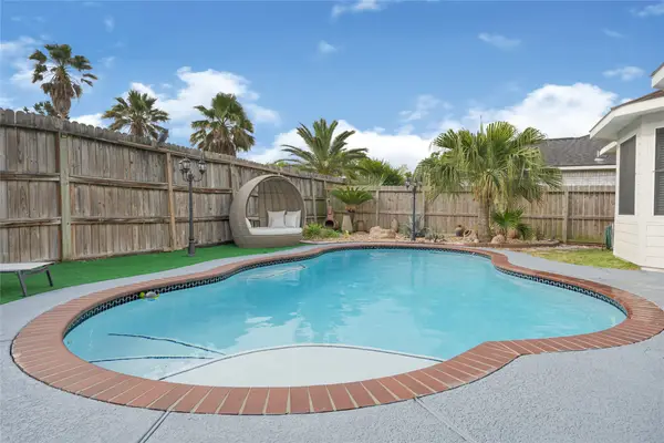 16827 Ship Anchor Drive, Friendswood, TX 77546