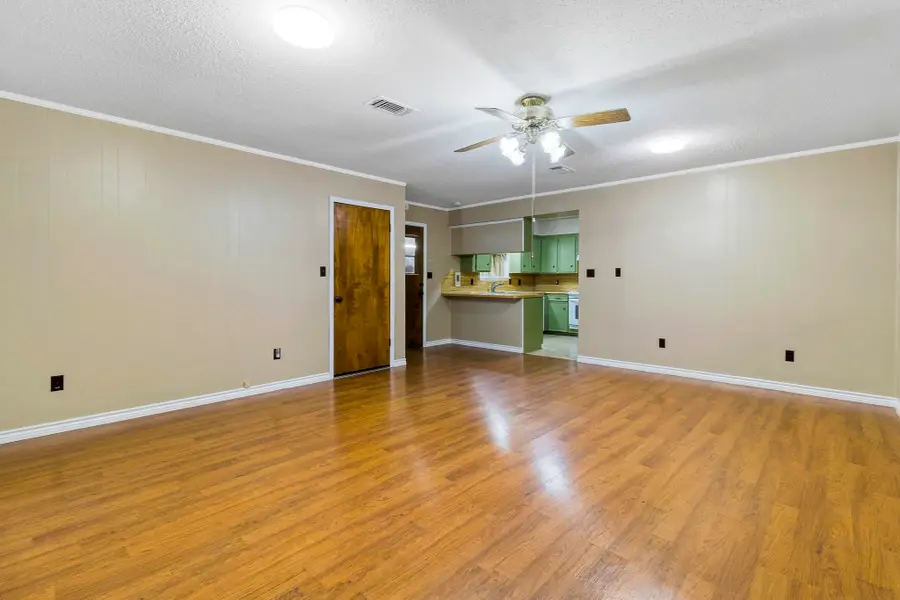 108 W Viser Street, Madisonville, TX 77864 - Image #3