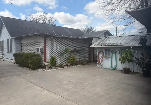 817 S Main Street, Highlands, TX 77562