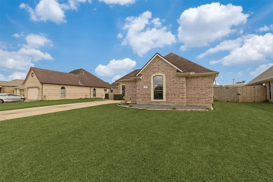 105 Wisteria Street, Richwood, TX 77531 - #2