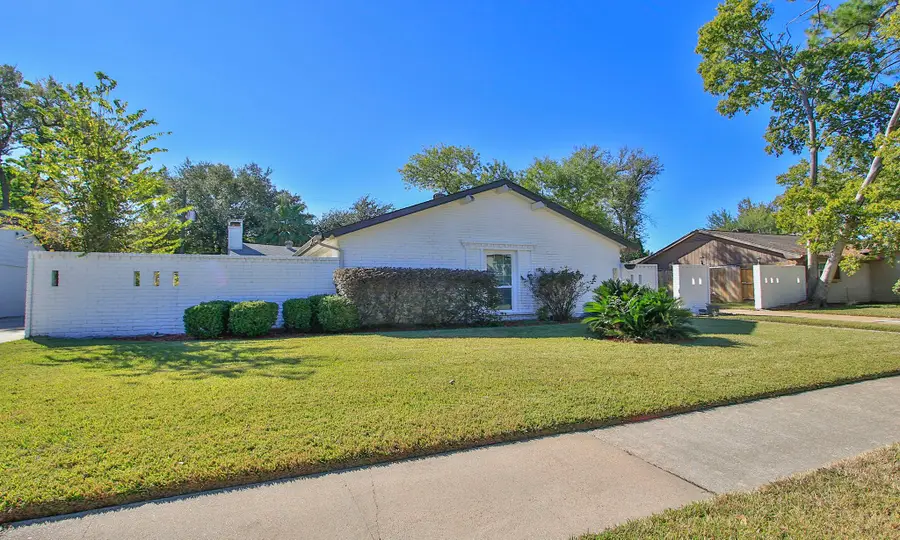 10611 Deerwood Road, Houston, TX 77042 - Image #2