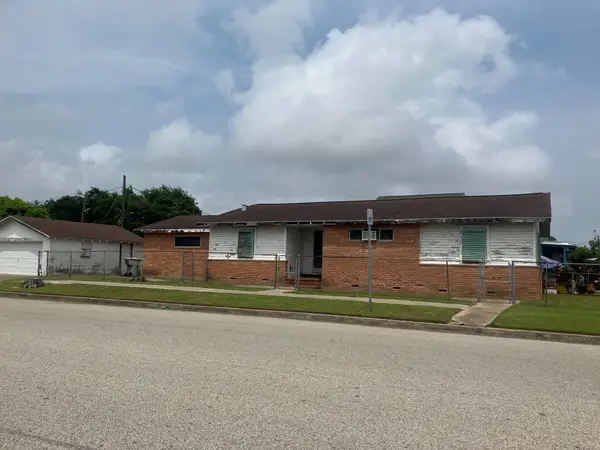 1020 40th Street Street, Galveston, TX 77551
