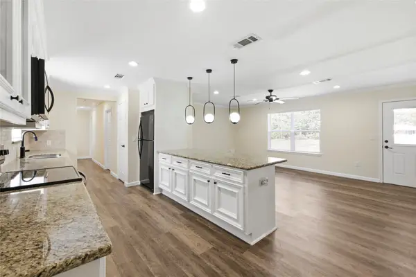340 Oak Ridge Drive, Onalaska, TX 77360