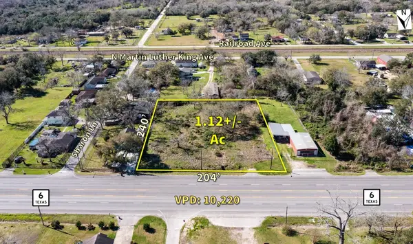 6521 Highway 6, Hitchcock, TX 77563