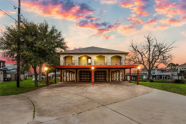 710 County Road 776 Palm, Liverpool, TX 77577