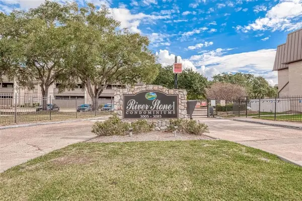 3075 Walnut Bend Lane #23, Houston, TX 77042