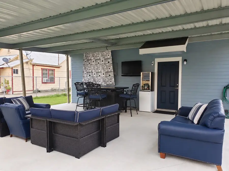 4021 Lakeshore Drive, Port Arthur, TX 77642 - #3