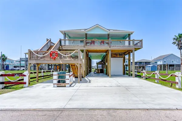 851 Palmetto Drive, Crystal Beach, TX 77650