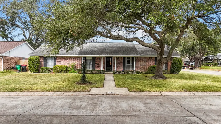 2206 Cedar Creek Drive, Baytown, TX 77520 - Image #2
