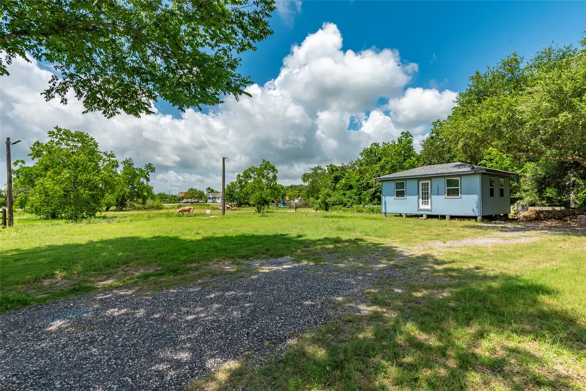 7230 Moore Street, Hitchcock, TX 77563 - Image #1