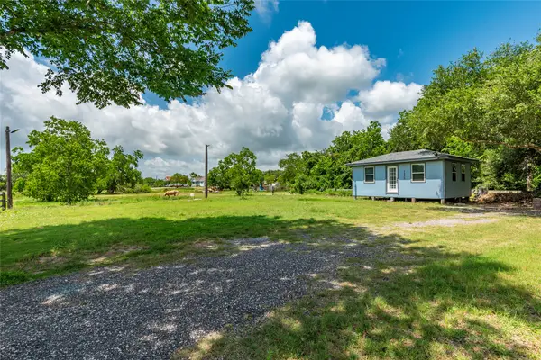 7230 Moore Street, Hitchcock, TX 77563